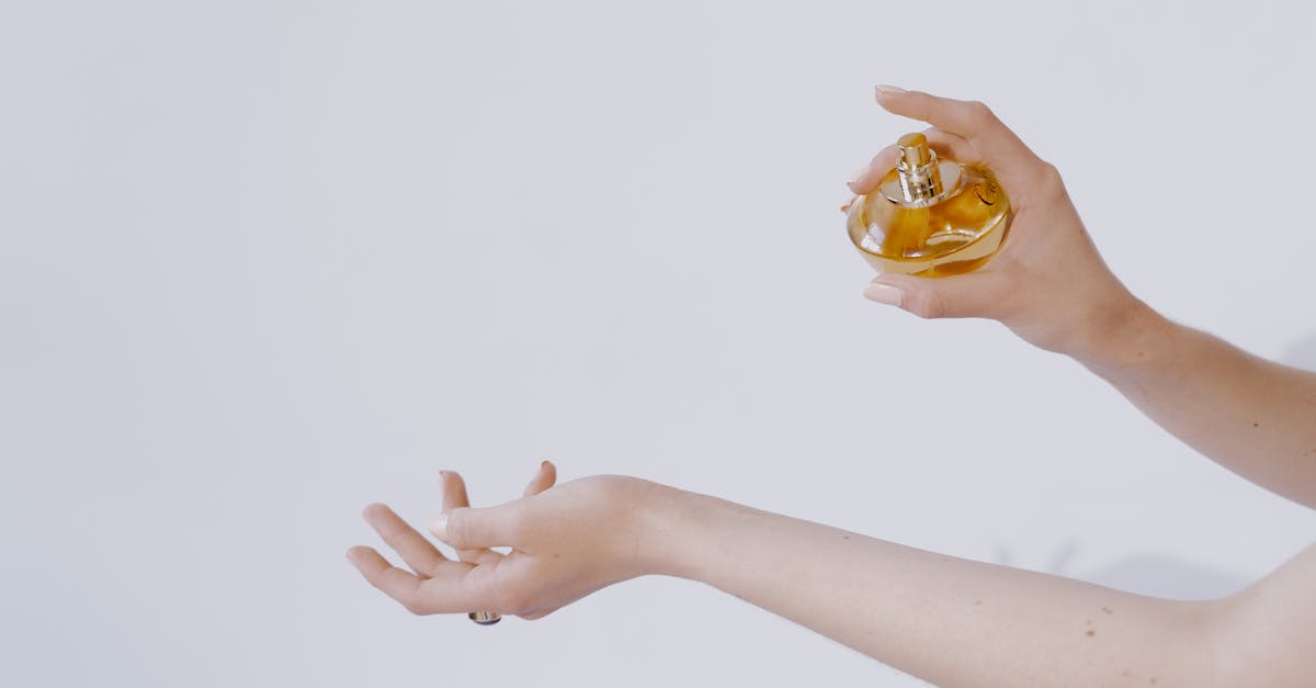 Skin So Soft Bug Spray Recipe: Natural DIY Insect Repellent for Smooth, Bug-Free Skin