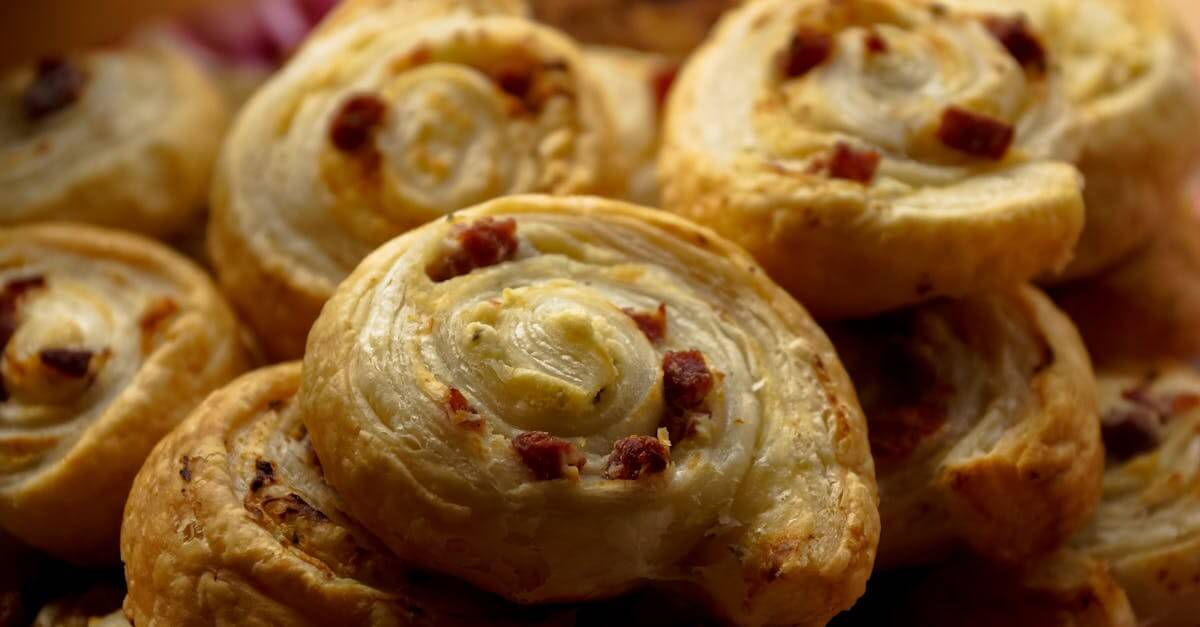 Cheesy Hawaiian Roll Garlic Bread Recipe